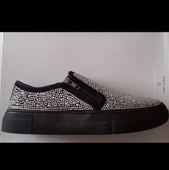 🔥Best Seller🔥 Steve Madden Slip-ons Size 8. - Picture 4 of 10